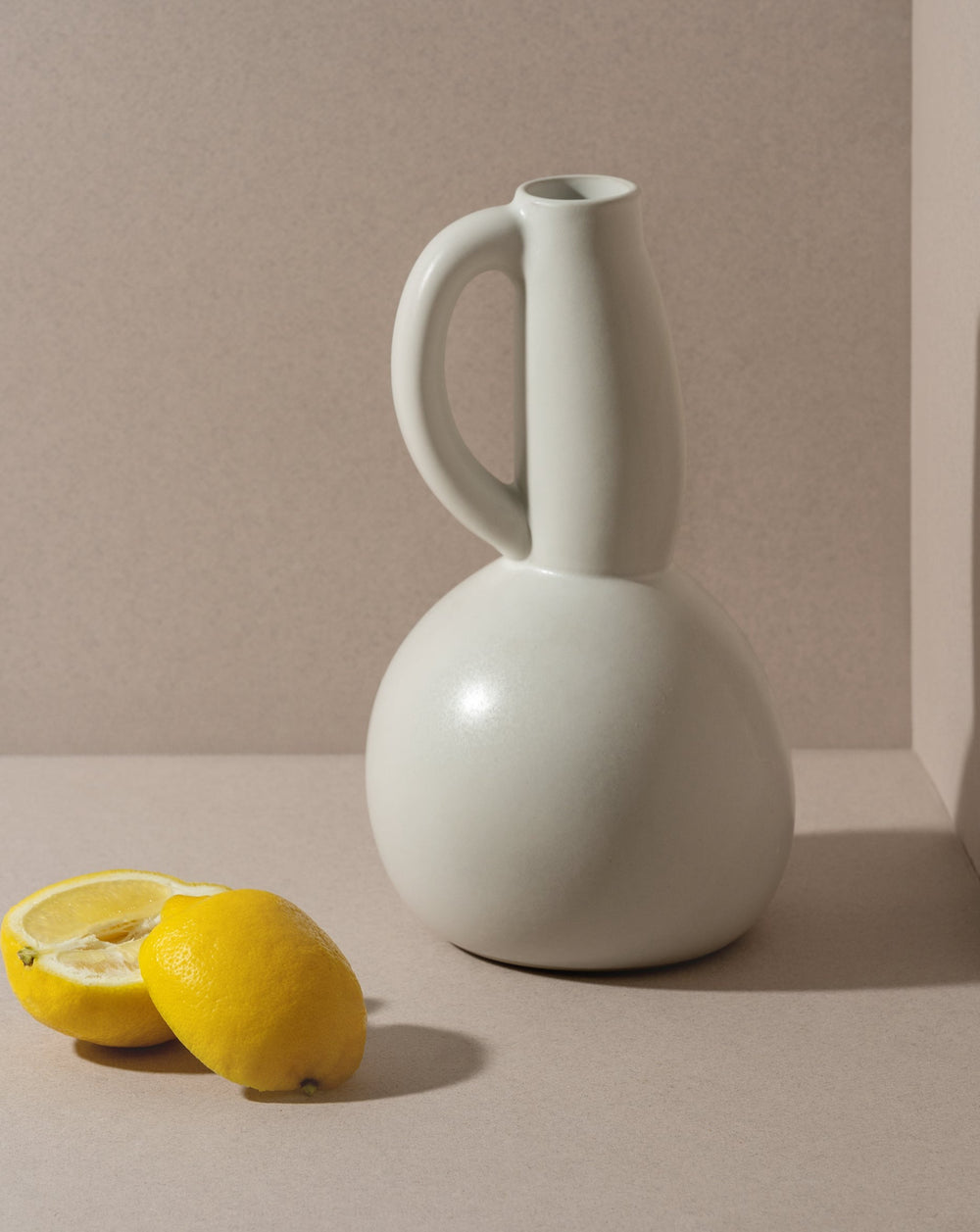 Stoneware Carafe Shaped Dadasi 47 Oz
