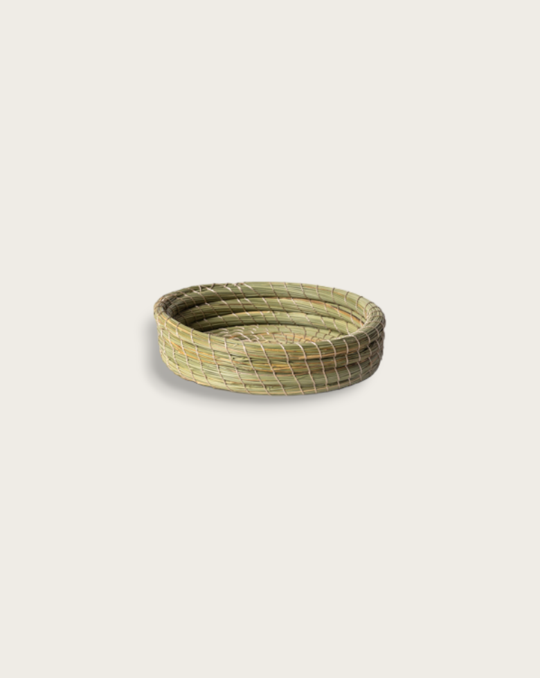 A natural beige-colored halfa (Esparto) basket with a braided and interwoven design, hand-crafted following Mediterranean techniques.